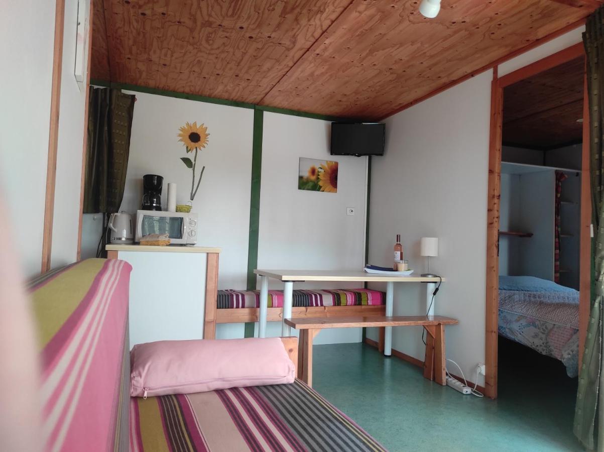 Chalet Simple Au Camping L'Etruyere Au Lac La Tardiere Zewnętrze zdjęcie